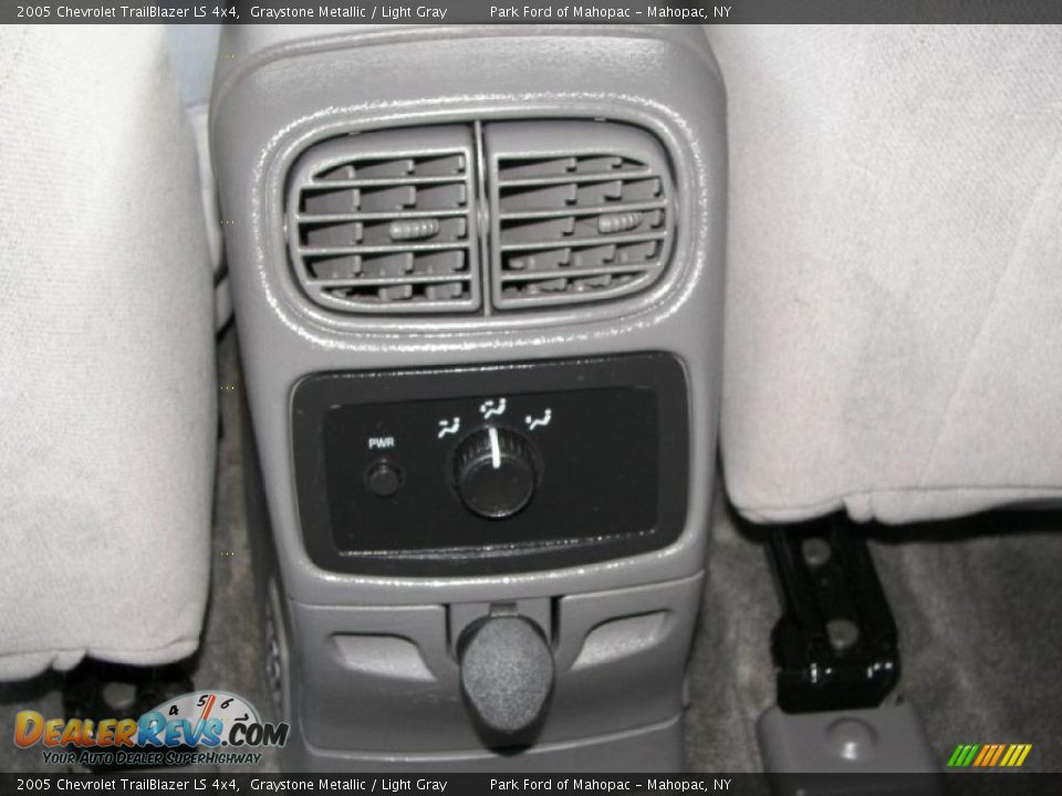 2005 Chevrolet TrailBlazer LS 4x4 Graystone Metallic / Light Gray Photo #16