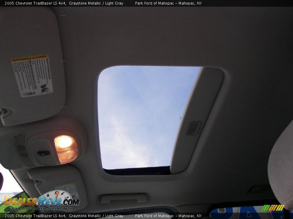 2005 Chevrolet TrailBlazer LS 4x4 Graystone Metallic / Light Gray Photo #17