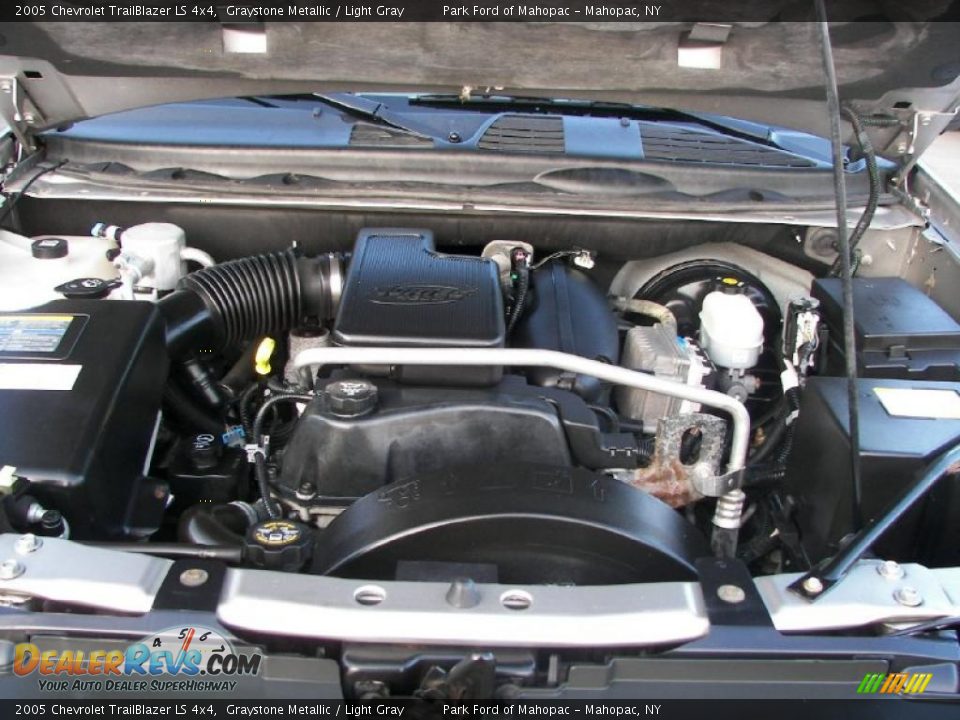 2005 Chevrolet TrailBlazer LS 4x4 Graystone Metallic / Light Gray Photo #18