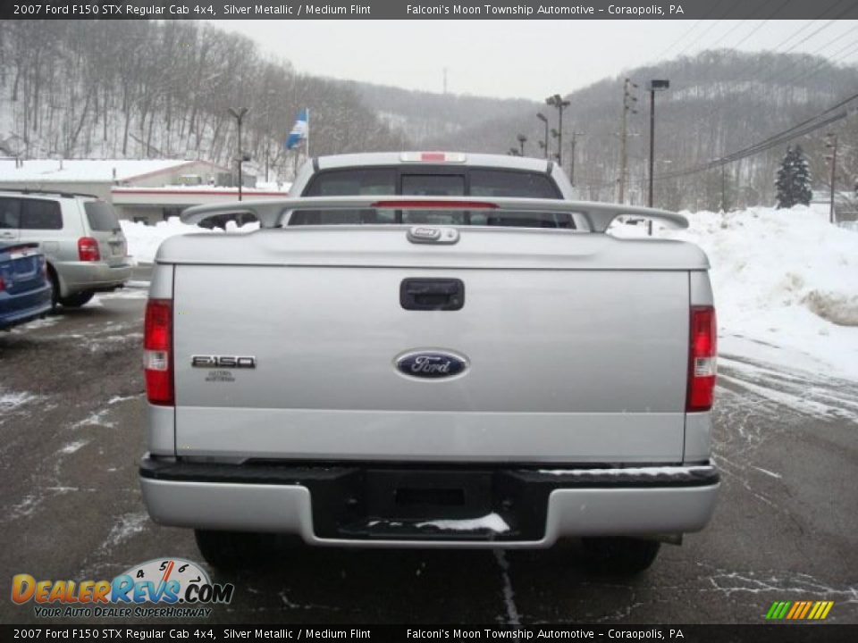 2007 Ford F150 STX Regular Cab 4x4 Silver Metallic / Medium Flint Photo #3