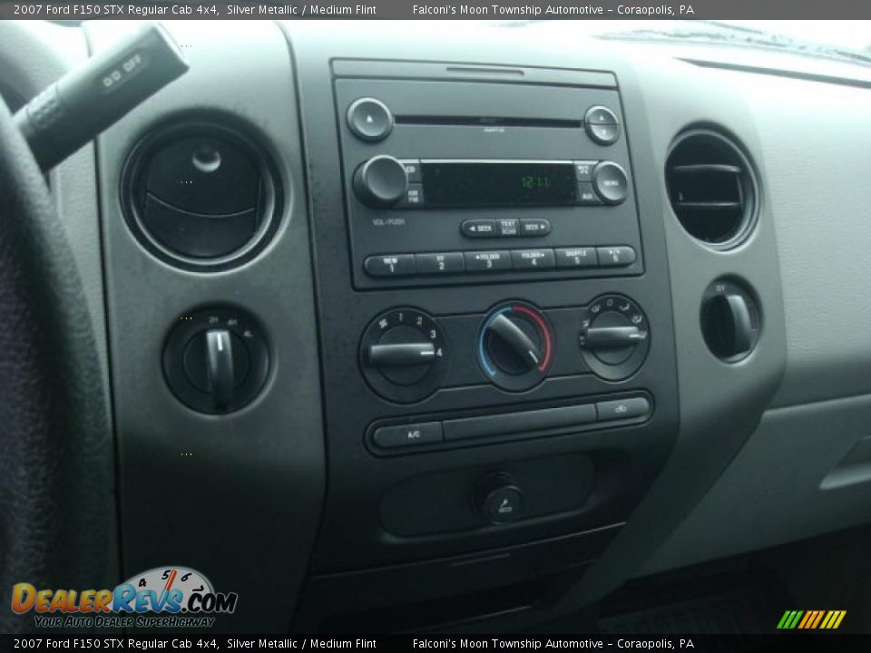 2007 Ford F150 STX Regular Cab 4x4 Silver Metallic / Medium Flint Photo #13