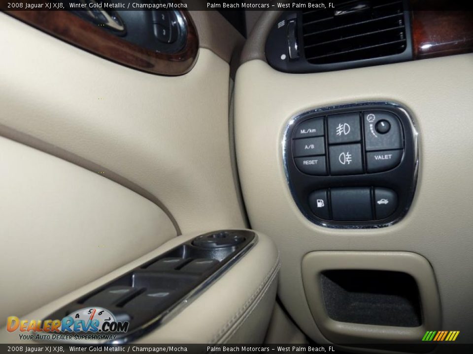 2008 Jaguar XJ XJ8 Winter Gold Metallic / Champagne/Mocha Photo #31