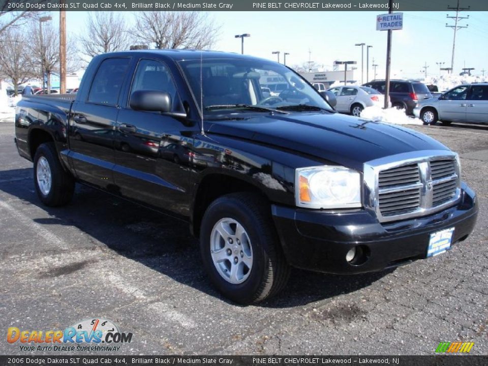 2006 Dodge Dakota SLT Quad Cab 4x4 Brilliant Black / Medium Slate Gray Photo #3