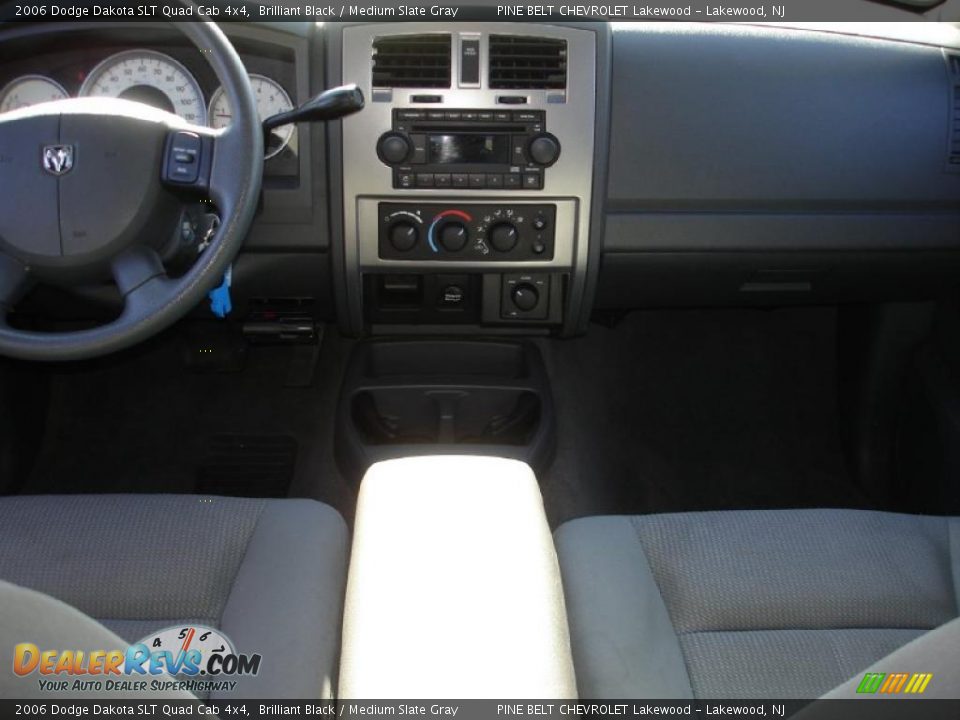 2006 Dodge Dakota SLT Quad Cab 4x4 Brilliant Black / Medium Slate Gray Photo #15