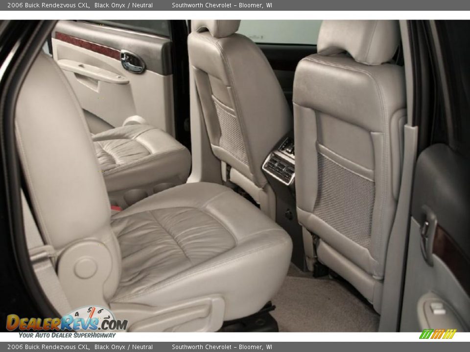 2006 Buick Rendezvous CXL Black Onyx / Neutral Photo #7