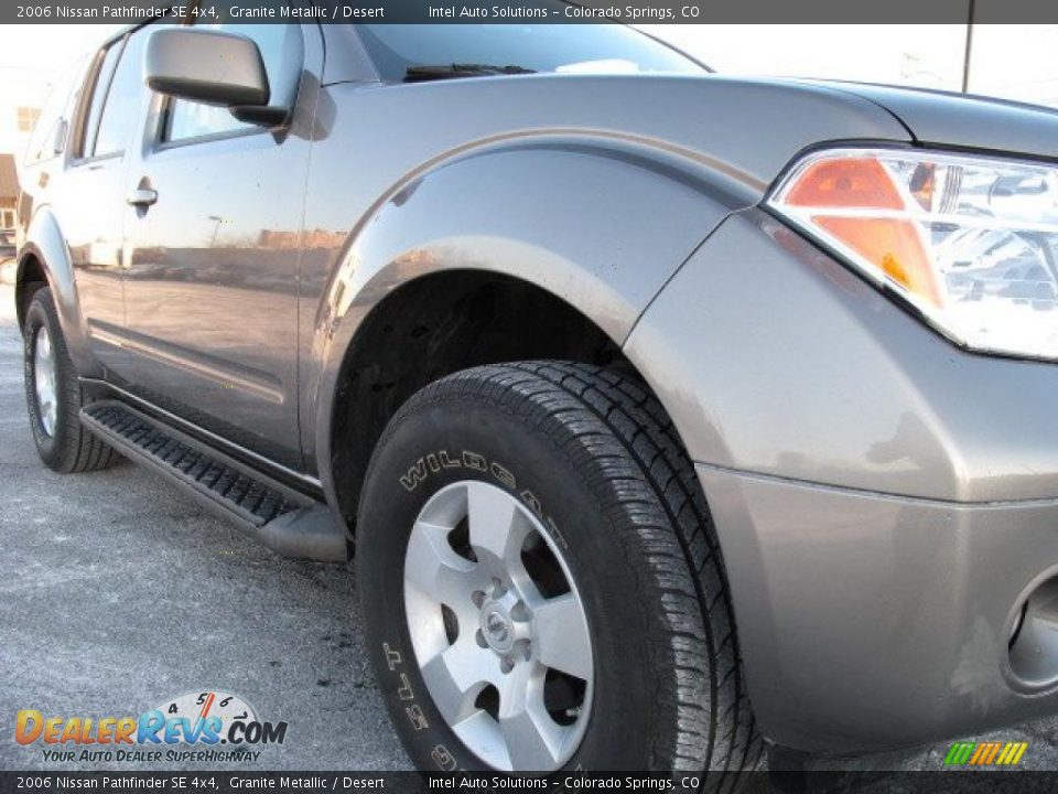 2006 Nissan Pathfinder SE 4x4 Granite Metallic / Desert Photo #4