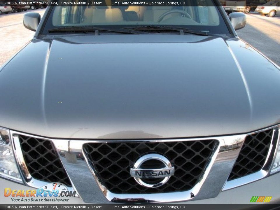 2006 Nissan Pathfinder SE 4x4 Granite Metallic / Desert Photo #5