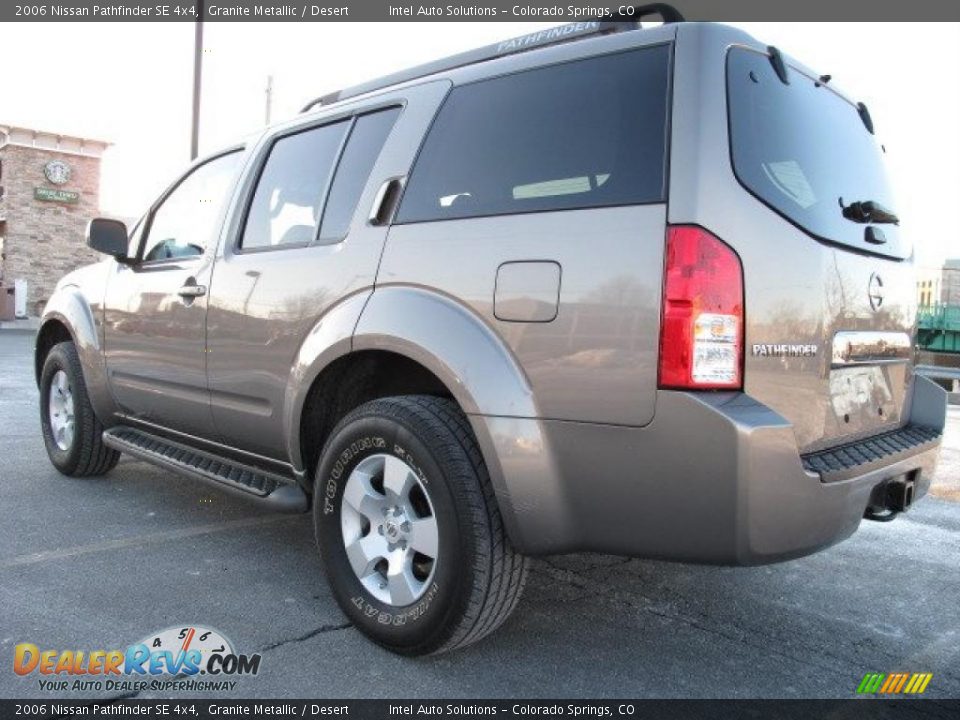 2006 Nissan Pathfinder SE 4x4 Granite Metallic / Desert Photo #6