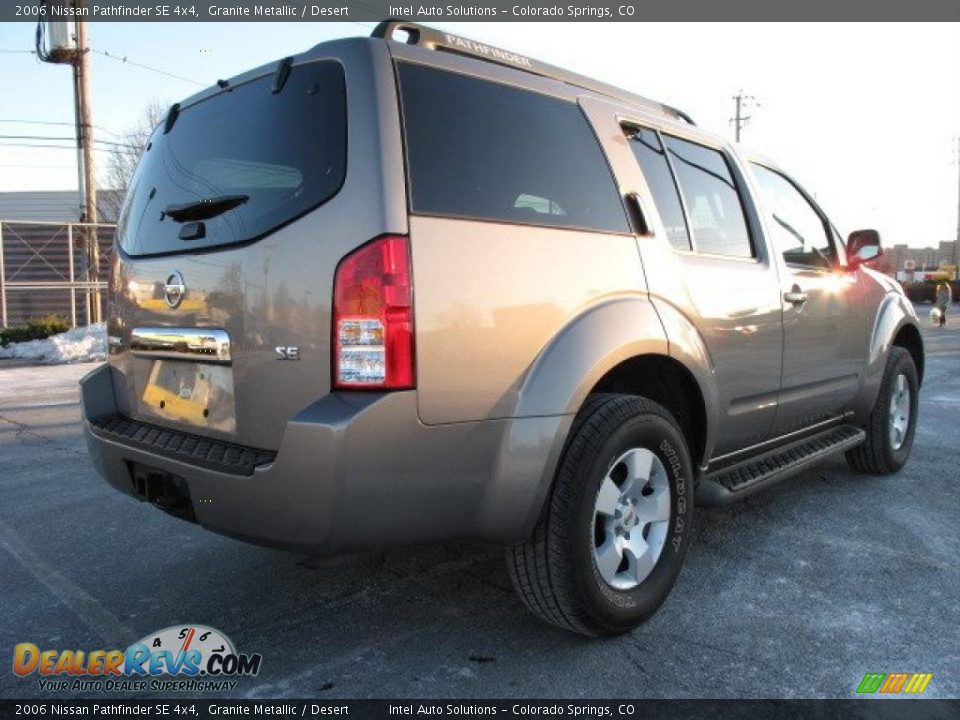 2006 Nissan Pathfinder SE 4x4 Granite Metallic / Desert Photo #7