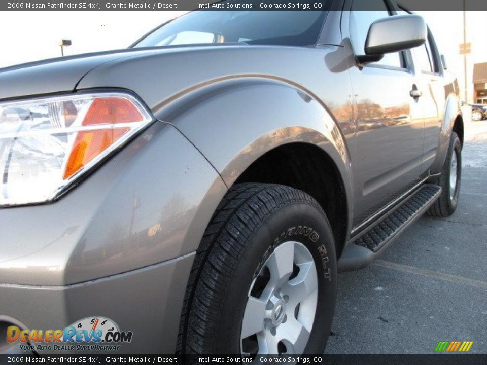 2006 Nissan Pathfinder SE 4x4 Granite Metallic / Desert Photo #8