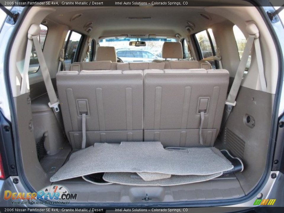2006 Nissan Pathfinder SE 4x4 Granite Metallic / Desert Photo #9