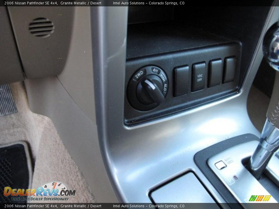 2006 Nissan Pathfinder SE 4x4 Granite Metallic / Desert Photo #11