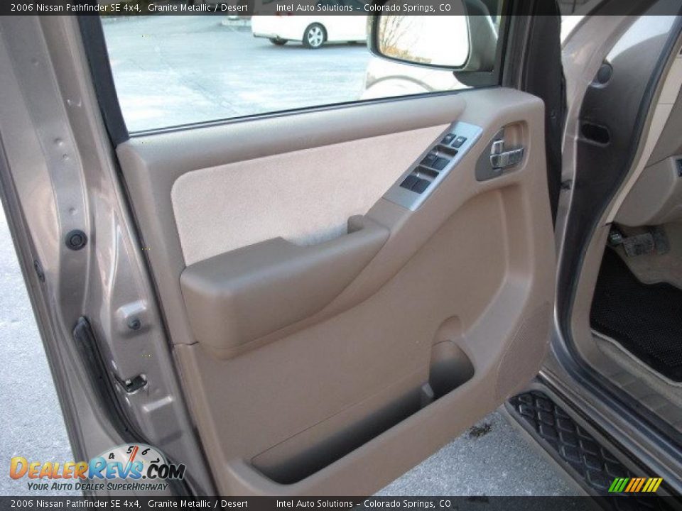 2006 Nissan Pathfinder SE 4x4 Granite Metallic / Desert Photo #12