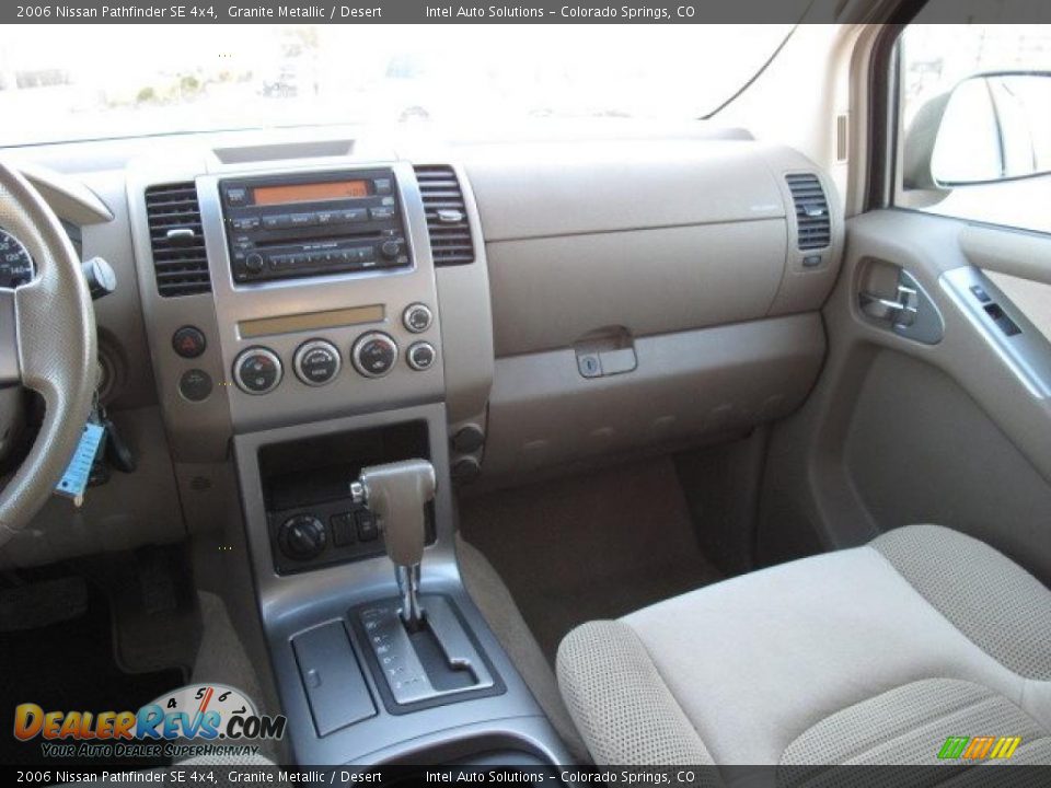2006 Nissan Pathfinder SE 4x4 Granite Metallic / Desert Photo #13