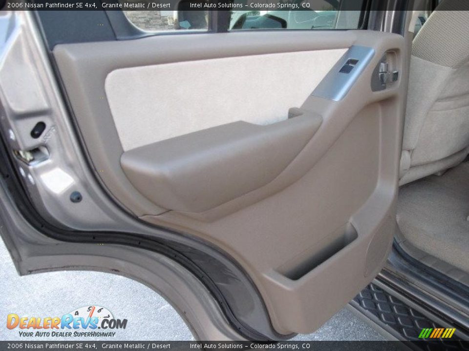2006 Nissan Pathfinder SE 4x4 Granite Metallic / Desert Photo #14