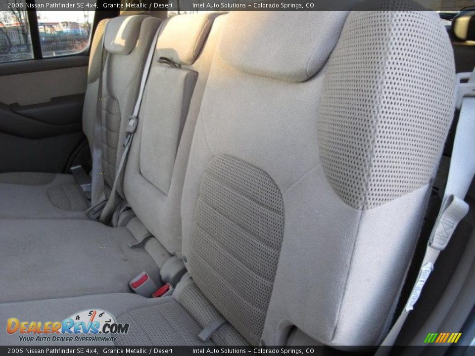 2006 Nissan Pathfinder SE 4x4 Granite Metallic / Desert Photo #15