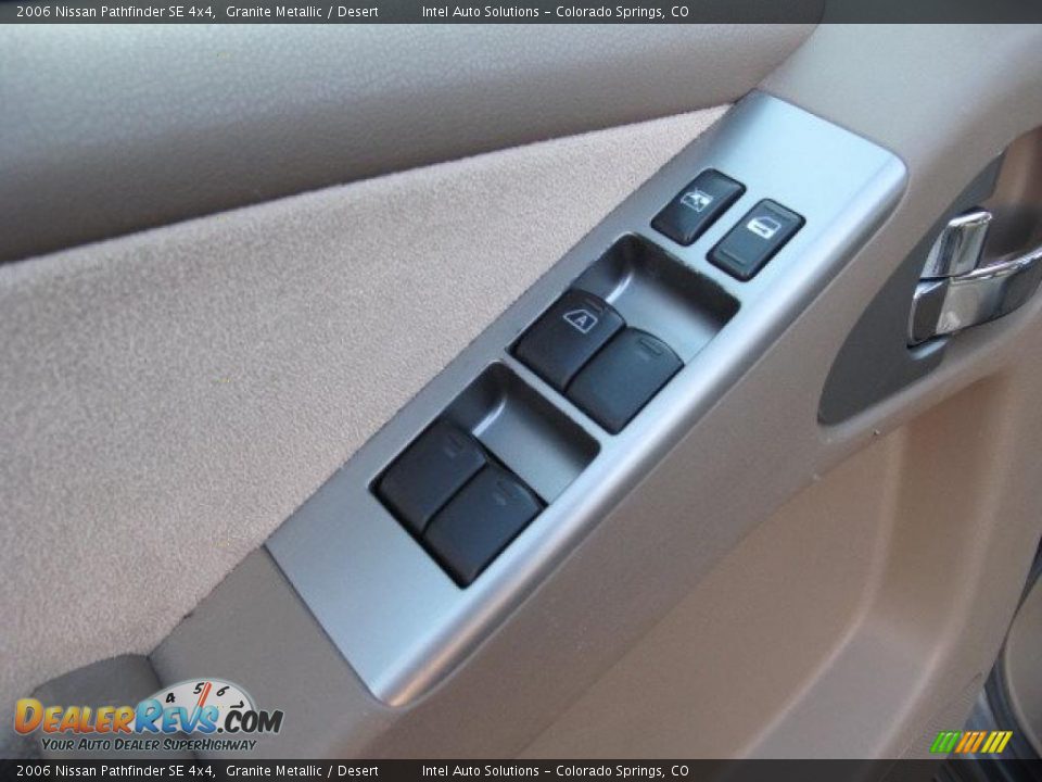 2006 Nissan Pathfinder SE 4x4 Granite Metallic / Desert Photo #17