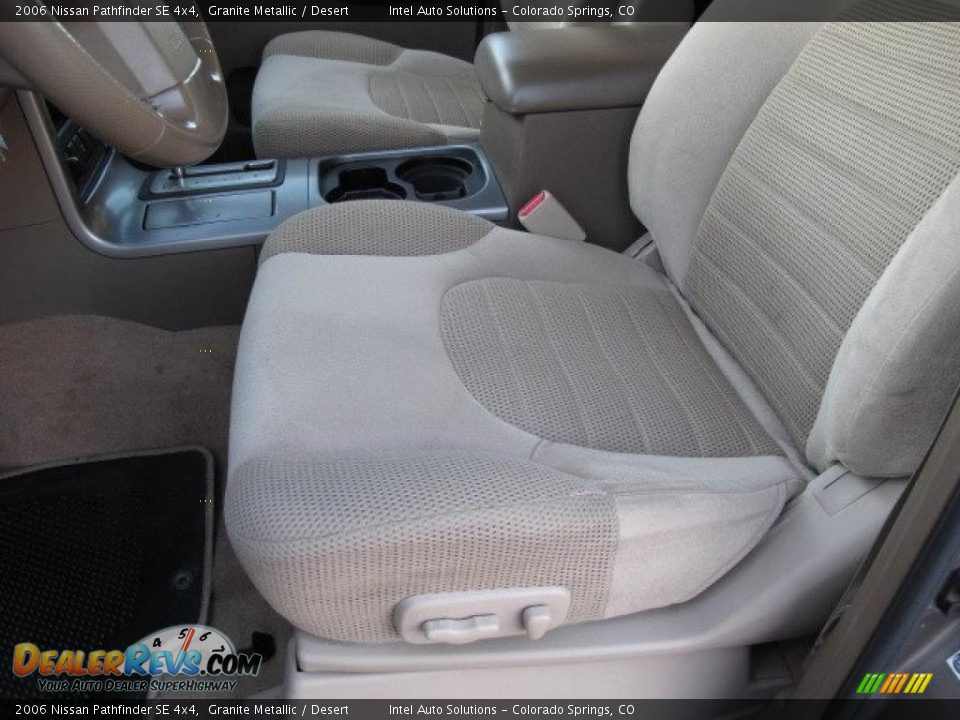 2006 Nissan Pathfinder SE 4x4 Granite Metallic / Desert Photo #18