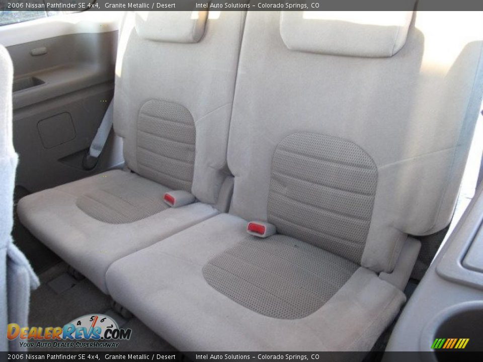 2006 Nissan Pathfinder SE 4x4 Granite Metallic / Desert Photo #22