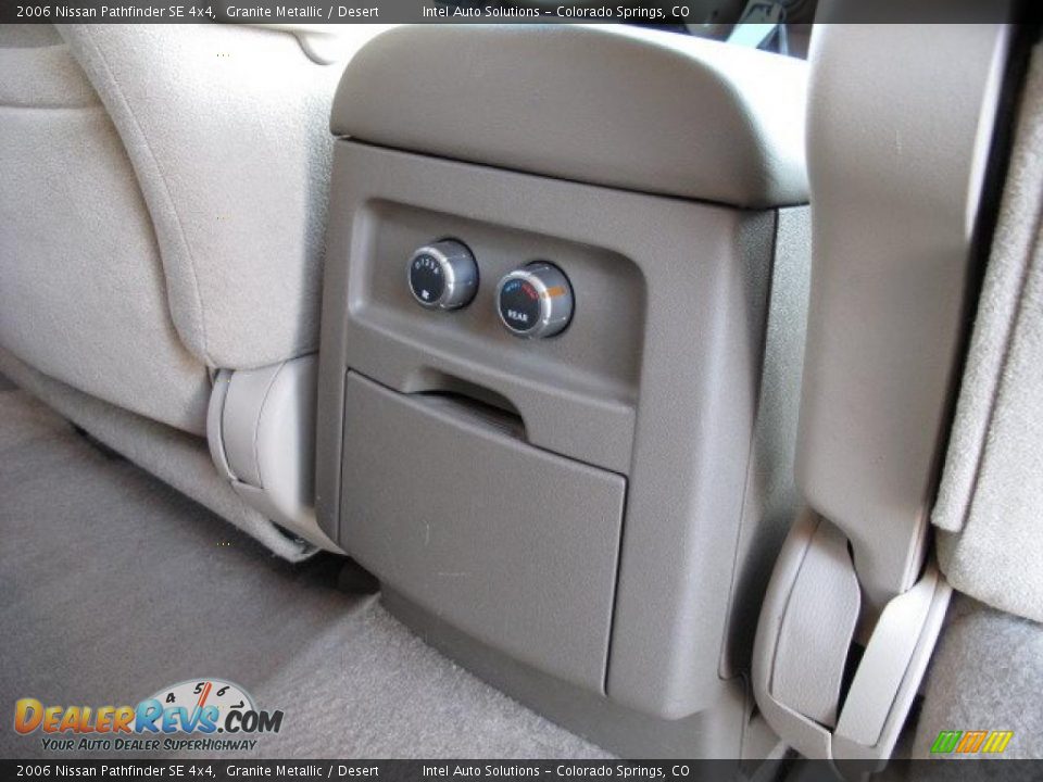 2006 Nissan Pathfinder SE 4x4 Granite Metallic / Desert Photo #23