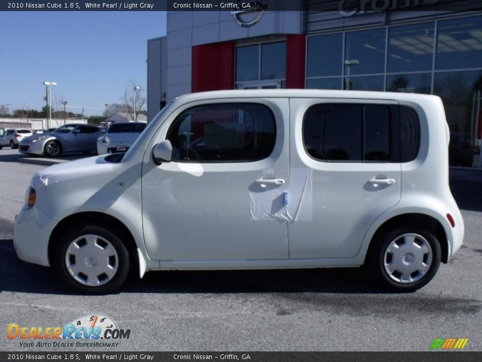 2010 Nissan Cube 1.8 S White Pearl / Light Gray Photo #2
