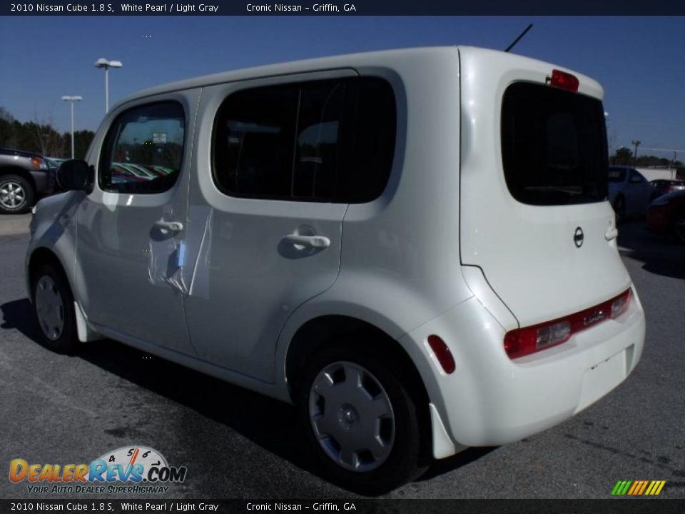 2010 Nissan Cube 1.8 S White Pearl / Light Gray Photo #3