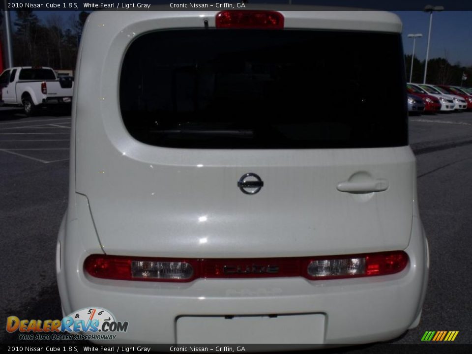 2010 Nissan Cube 1.8 S White Pearl / Light Gray Photo #4
