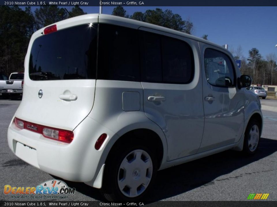 2010 Nissan Cube 1.8 S White Pearl / Light Gray Photo #5