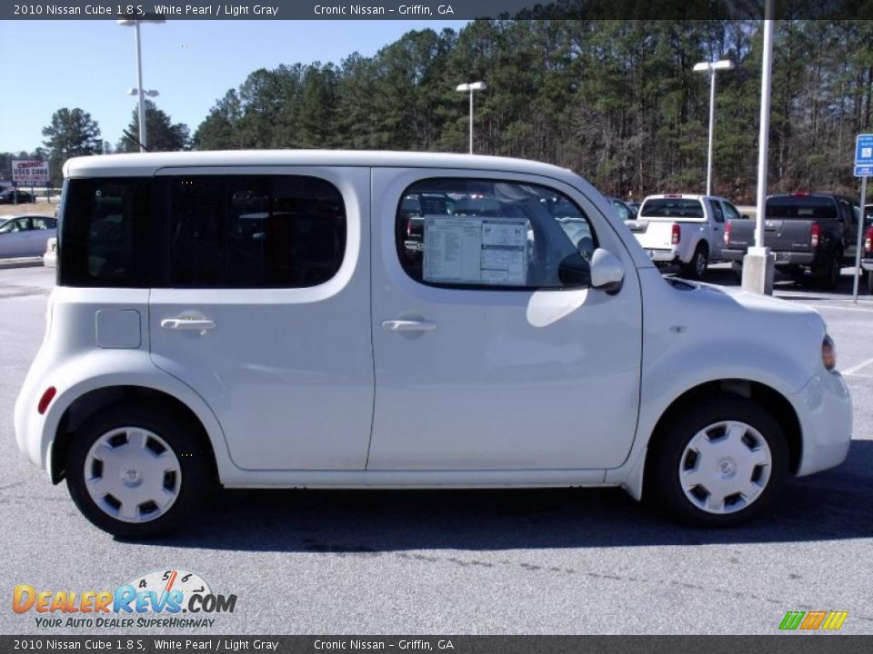2010 Nissan Cube 1.8 S White Pearl / Light Gray Photo #6