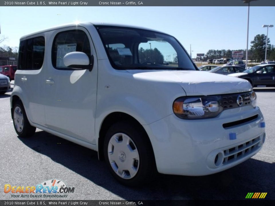 2010 Nissan Cube 1.8 S White Pearl / Light Gray Photo #7