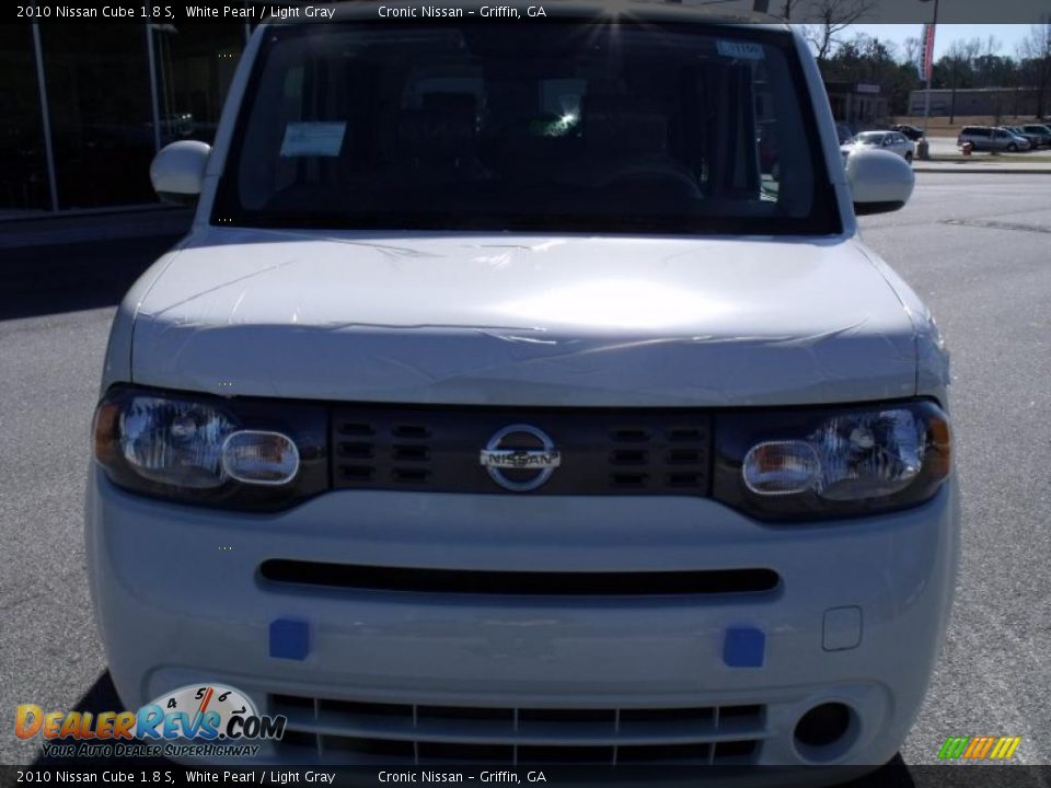 2010 Nissan Cube 1.8 S White Pearl / Light Gray Photo #8