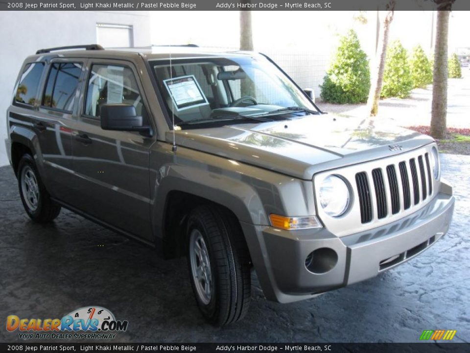 2008 Jeep Patriot Sport Light Khaki Metallic / Pastel Pebble Beige Photo #4