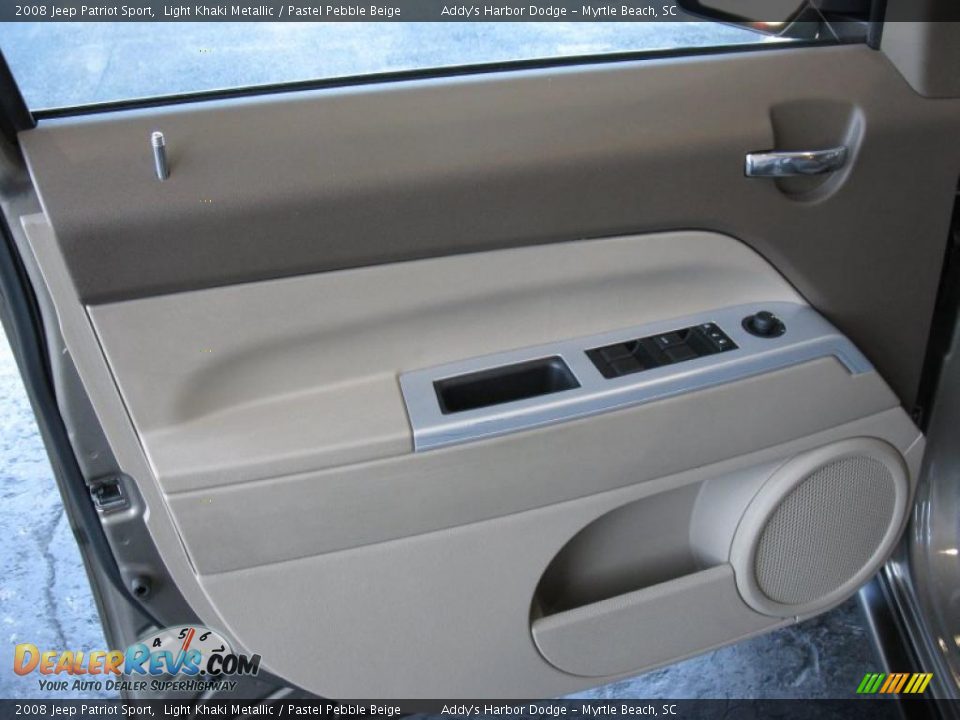 2008 Jeep Patriot Sport Light Khaki Metallic / Pastel Pebble Beige Photo #16