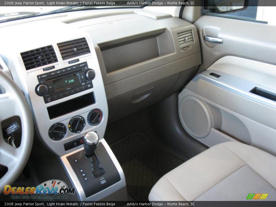 2008 Jeep Patriot Sport Light Khaki Metallic / Pastel Pebble Beige Photo #21