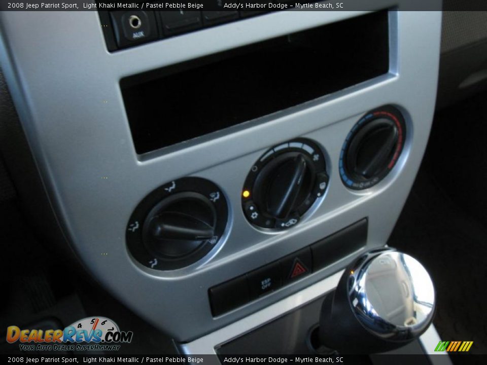 2008 Jeep Patriot Sport Light Khaki Metallic / Pastel Pebble Beige Photo #27