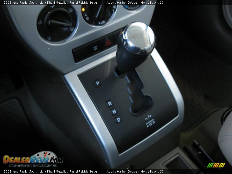 2008 Jeep Patriot Sport Light Khaki Metallic / Pastel Pebble Beige Photo #28