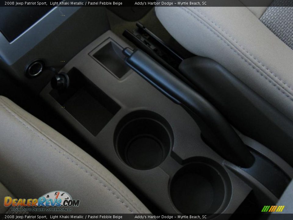 2008 Jeep Patriot Sport Light Khaki Metallic / Pastel Pebble Beige Photo #30