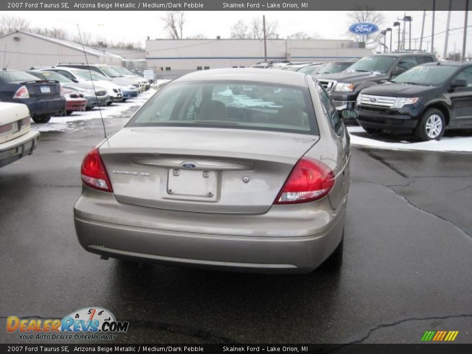 2007 Ford Taurus SE Arizona Beige Metallic / Medium/Dark Pebble Photo #4