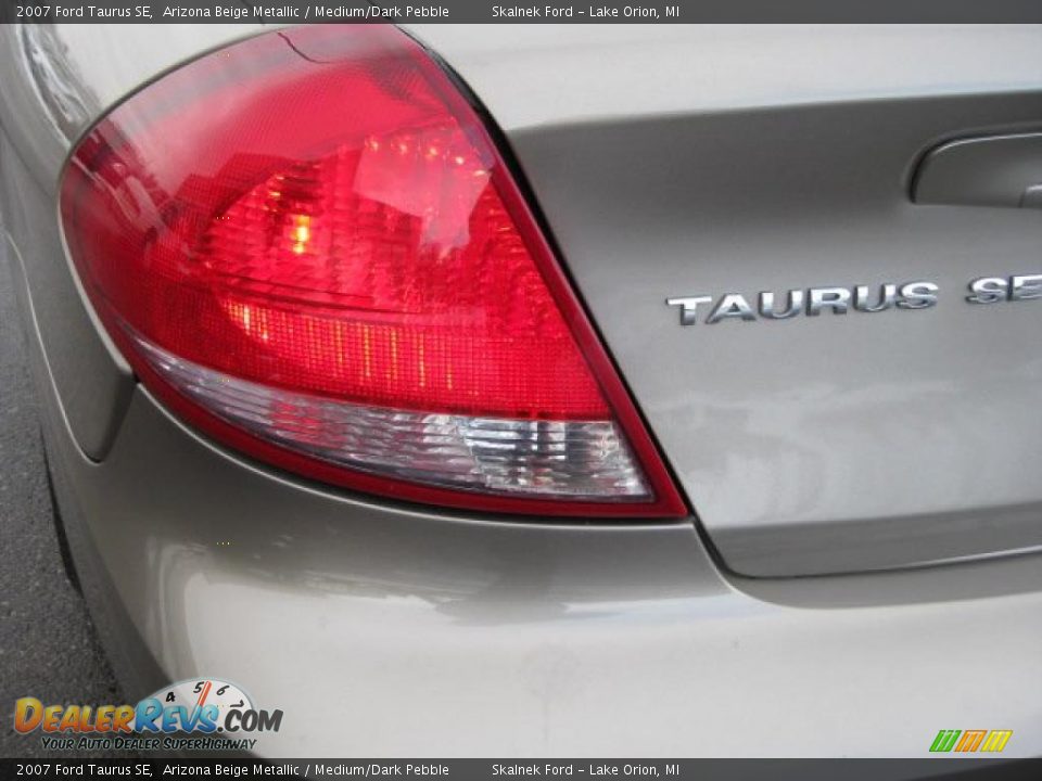 2007 Ford Taurus SE Arizona Beige Metallic / Medium/Dark Pebble Photo #16