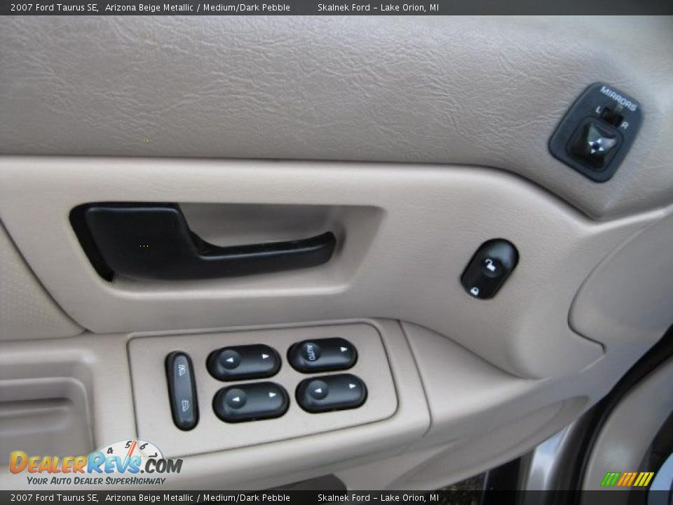 2007 Ford Taurus SE Arizona Beige Metallic / Medium/Dark Pebble Photo #22