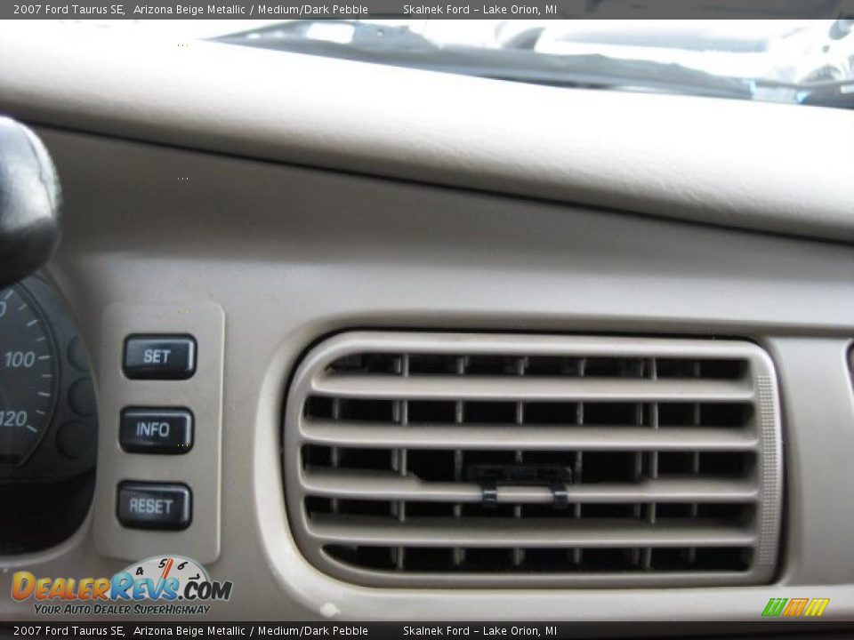 2007 Ford Taurus SE Arizona Beige Metallic / Medium/Dark Pebble Photo #26