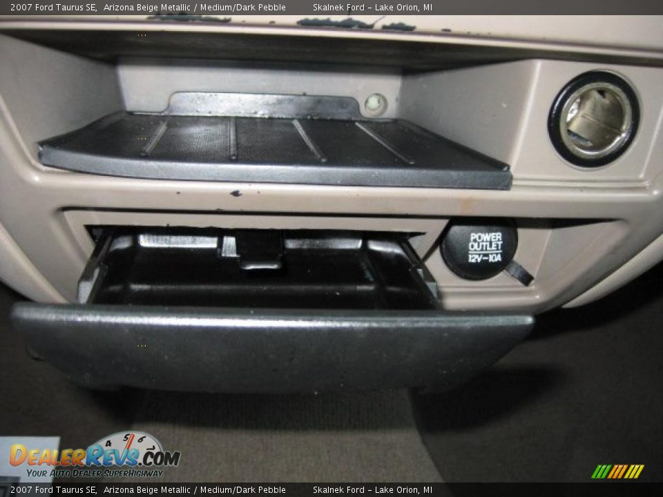 2007 Ford Taurus SE Arizona Beige Metallic / Medium/Dark Pebble Photo #28