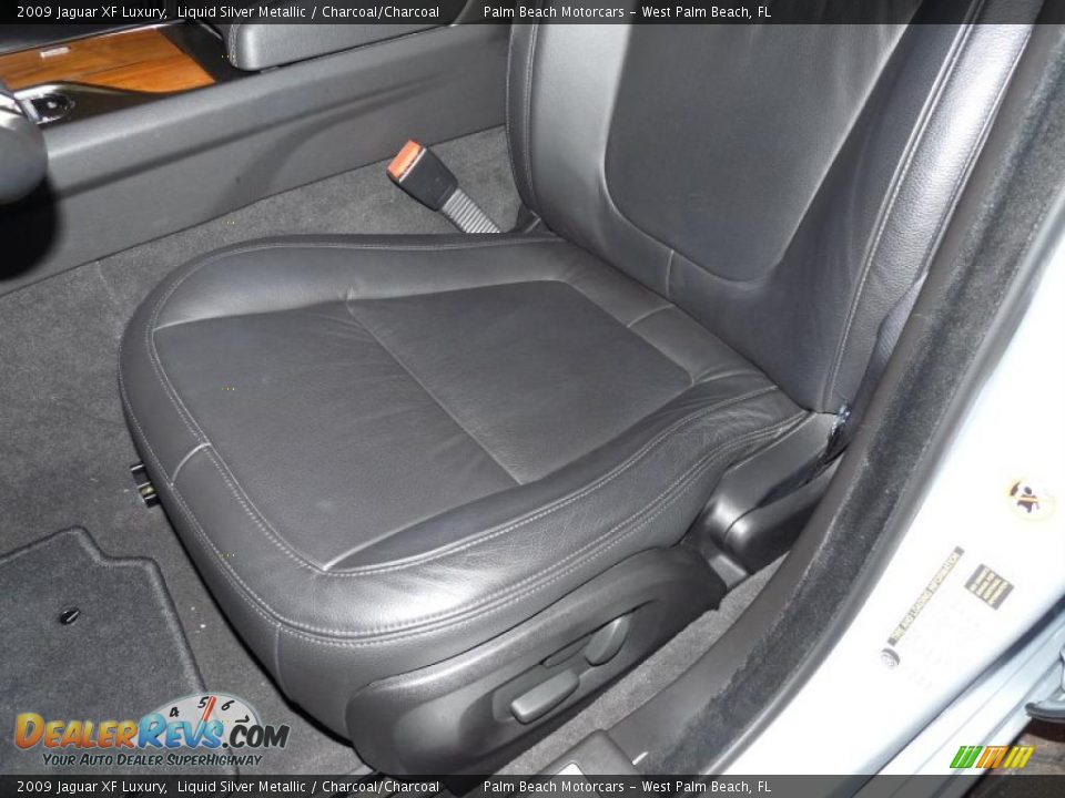2009 Jaguar XF Luxury Liquid Silver Metallic / Charcoal/Charcoal Photo #17