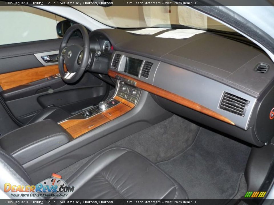 2009 Jaguar XF Luxury Liquid Silver Metallic / Charcoal/Charcoal Photo #23