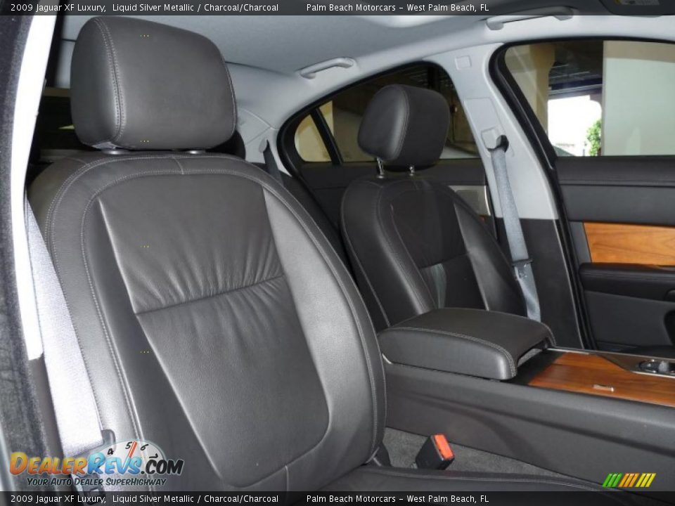 2009 Jaguar XF Luxury Liquid Silver Metallic / Charcoal/Charcoal Photo #25