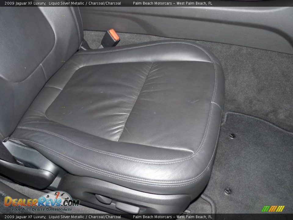 2009 Jaguar XF Luxury Liquid Silver Metallic / Charcoal/Charcoal Photo #26