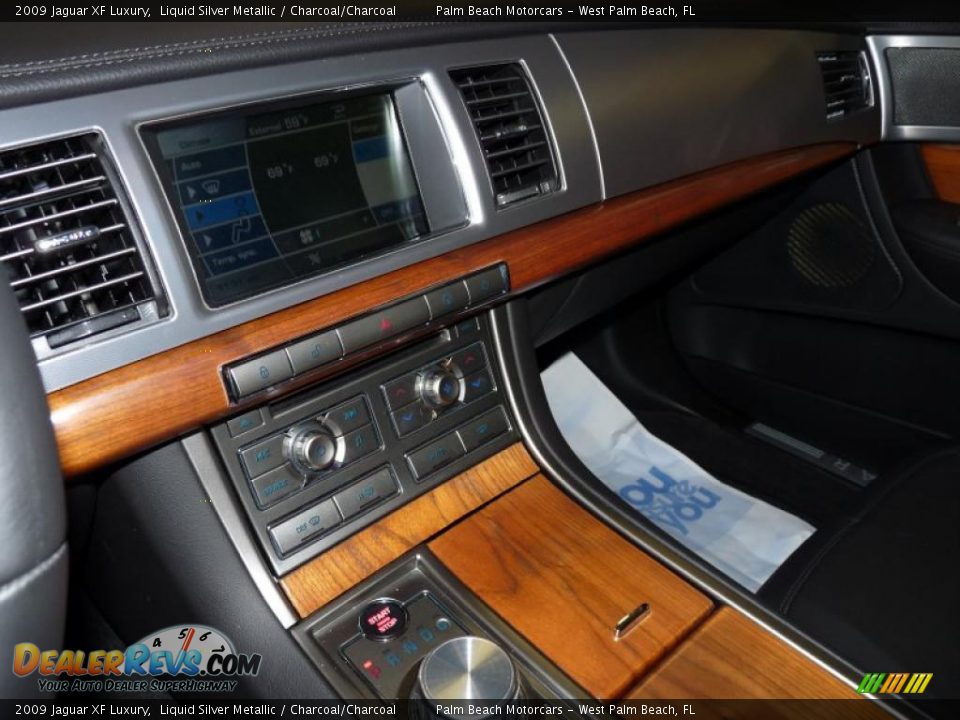 2009 Jaguar XF Luxury Liquid Silver Metallic / Charcoal/Charcoal Photo #29