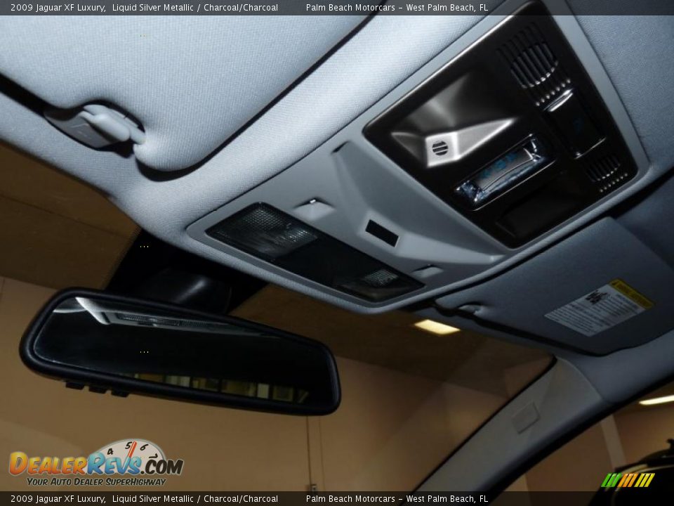 2009 Jaguar XF Luxury Liquid Silver Metallic / Charcoal/Charcoal Photo #32