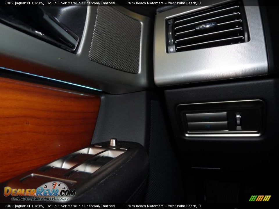 2009 Jaguar XF Luxury Liquid Silver Metallic / Charcoal/Charcoal Photo #33