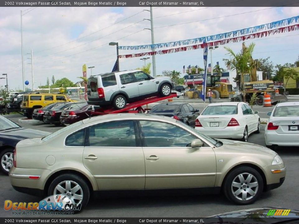 2002 Volkswagen Passat GLX Sedan Mojave Beige Metallic / Beige Photo #2